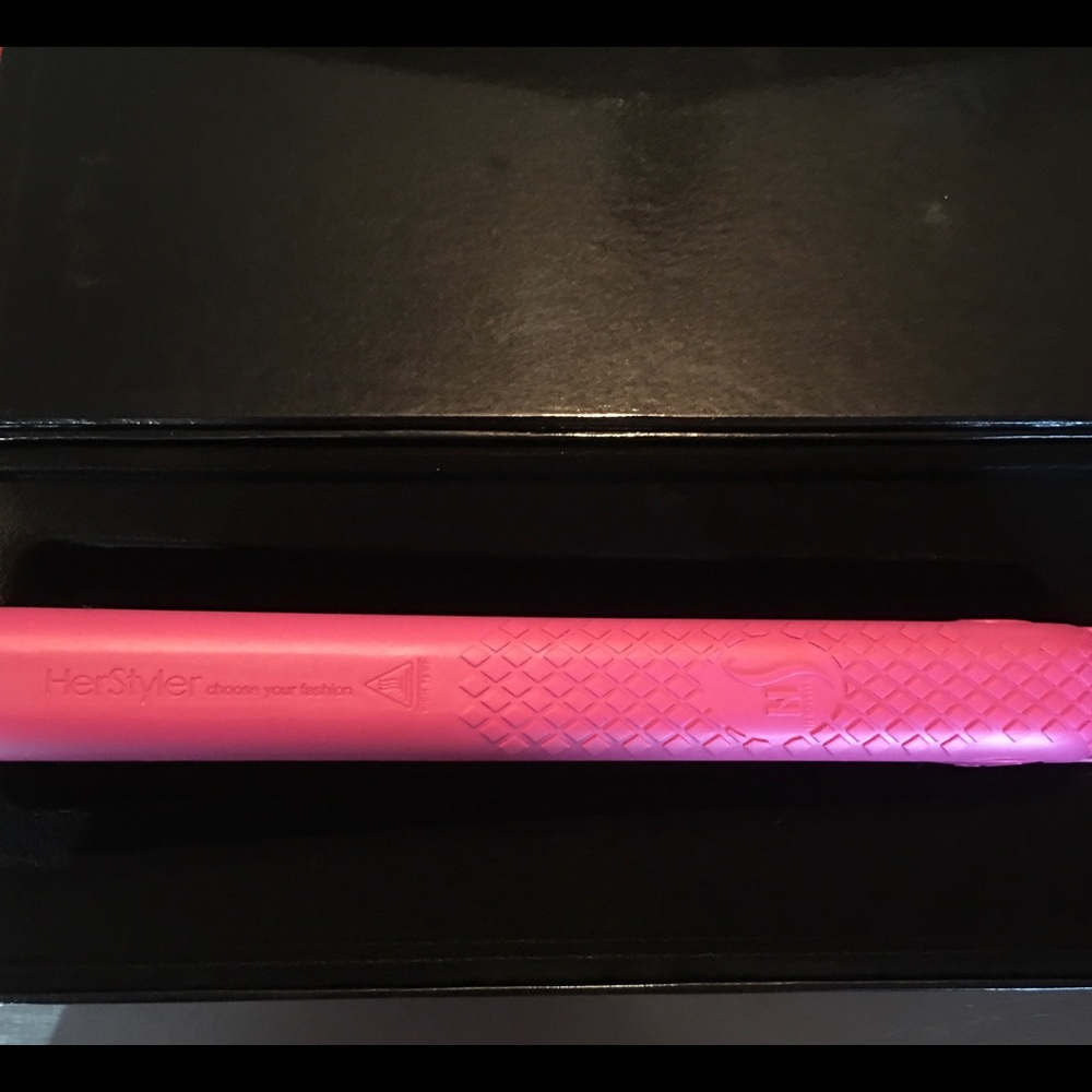 Herstyler Baby Pink Professional Hair Straightener - Picture 4 of 7